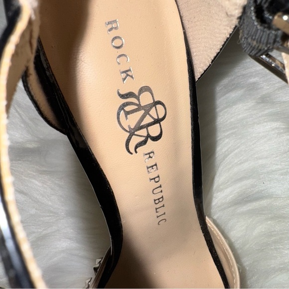 Rock & Republic Black and Tan Heels with Studded Accents - Picture 6 of 10